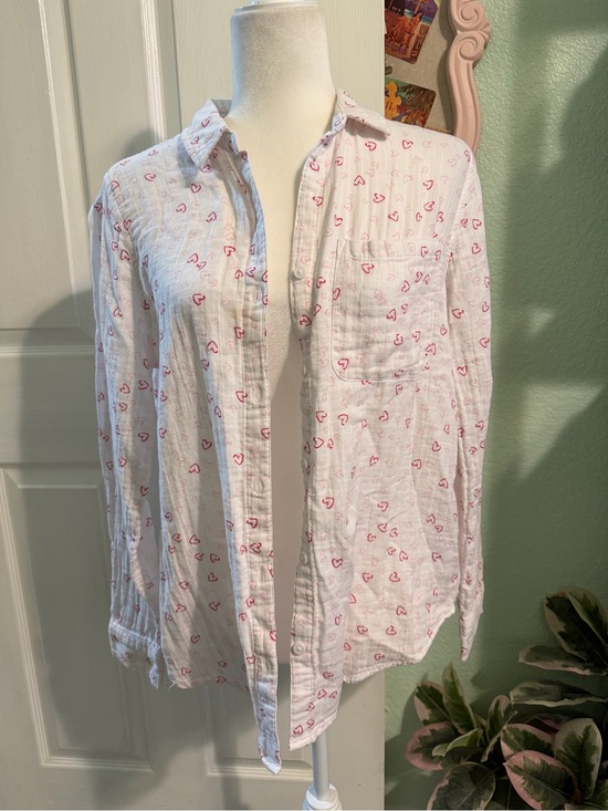 beachlunchlounge Tops - beachlunchlounge White Button-Down Shirt with Pink Heart Print